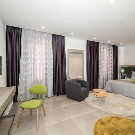 Palazio Spectacular 7 Bedroom Close To Sea & Promenade トロギール