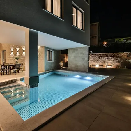 Palazio Spectacular 7 Bedroom Close To Sea & Promenade * Trogir