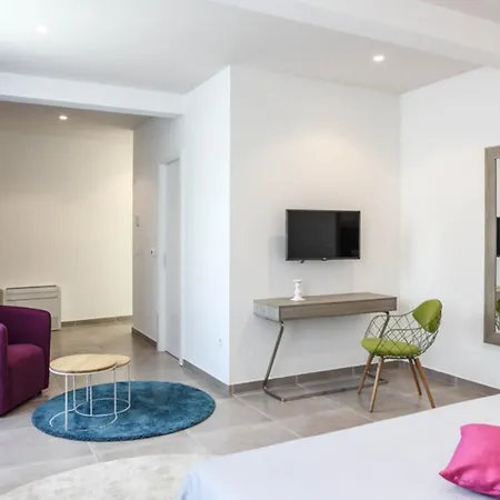 Palazio Spectacular 7 Bedroom Close To Sea & Promenade Vila Trogir