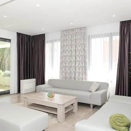 וילה Palazio Spectacular 7 Bedroom Close To Sea & Promenade טרוגיר