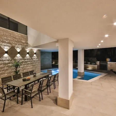 Palazio Spectacular 7 Bedroom Close To Sea & Promenade * Trogir