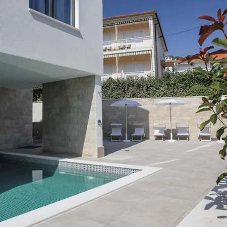 Palazio Spectacular 7 Bedroom Close To Sea & Promenade Vila