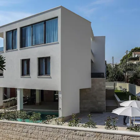 Palazio Spectacular 7 Bedroom Close To Sea & Promenade * Trogir