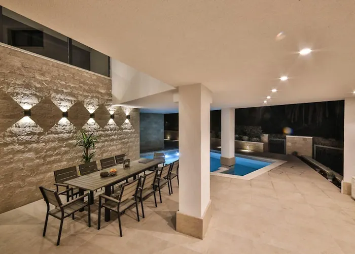 Palazio Spectacular 7 Bedroom Close To Sea & Promenade * Trogir