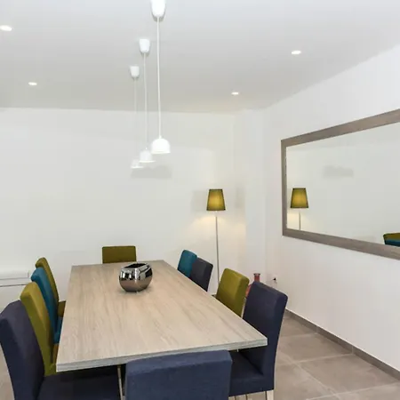 Palazio Spectacular 7 Bedroom Close To Sea & Promenade Villa *